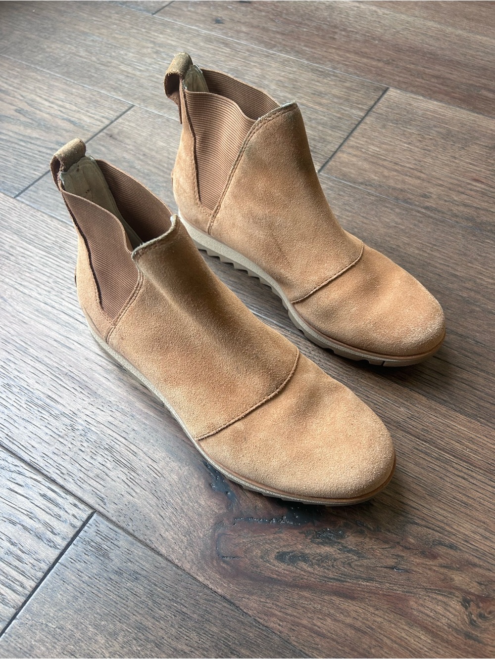 Sorel Harlow Chelsea Suede Boots in Tan